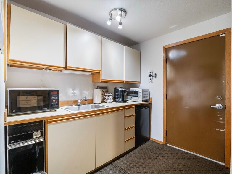 More Photos Of 6314 19th St W, Fircrest Office For Sale