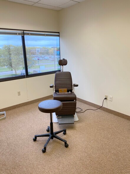 More Photos Of 2780 Snelling Ave N, Roseville Medical For Lease