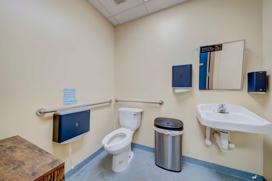 More Photos Of 1712 Beck Ave, Panama City Office For Sale