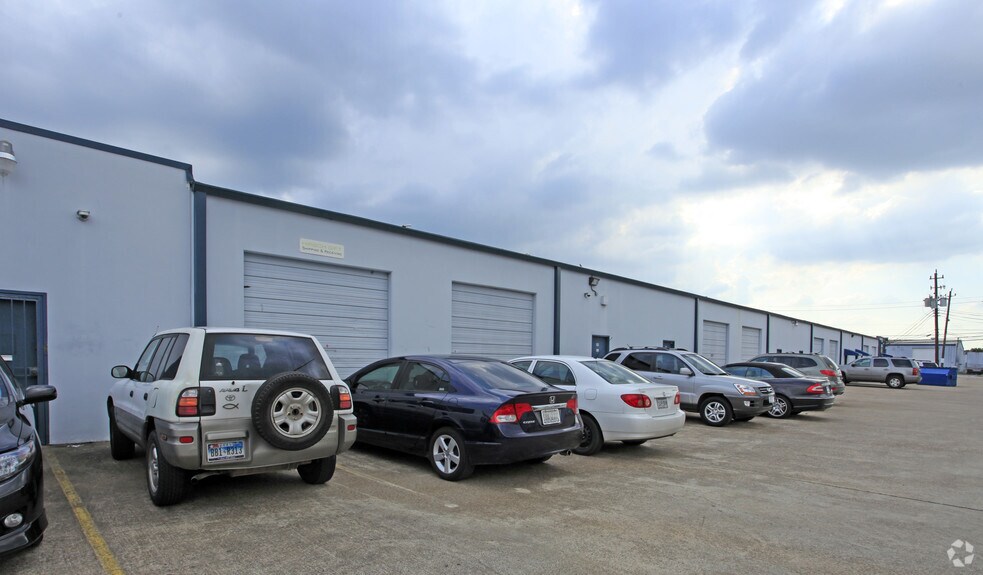 More Photos Of 5250 Gulfton St, Houston Light Distribution For Lease