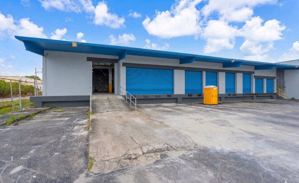 More Photos Of 6695-6699 NW 36th Ave, Miami Light Distribution For Lease