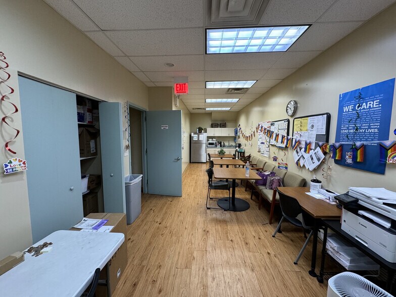More Photos Of 1152 N Milwaukee Ave, Chicago Storefront Retail Office For Lease
