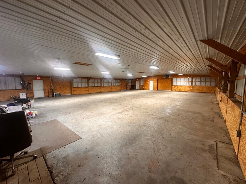 More Photos Of 522A S Main St, Broadway Flex For Sale