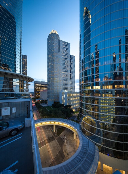 More Photos Of 1600 Smith St, Houston Office For Lease