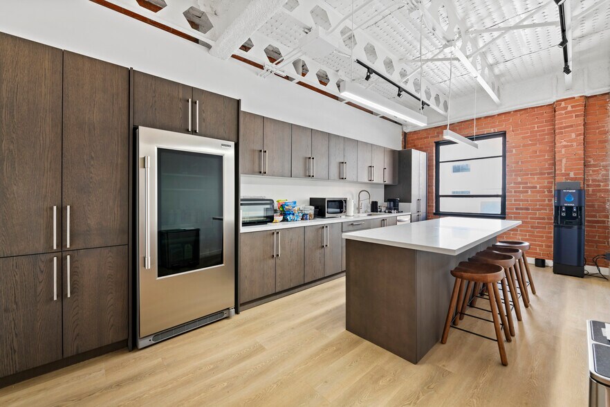 More Photos Of 139-147 S Beverly Dr, Beverly Hills Loft Creative Space For Lease