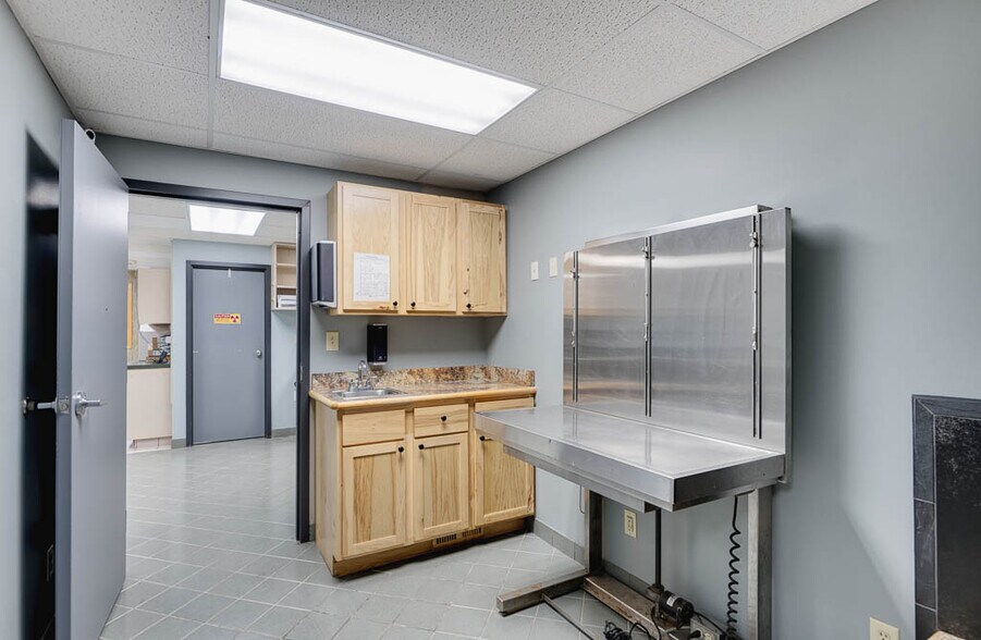 More Photos Of 32 E Mendota Rd, Inver Grove Heights Auto Dealership For Sale