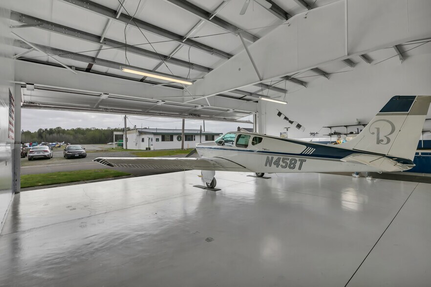 More Photos Of 16608 103rd Avenue Ct E, Puyallup Airplane Hangar For Sale