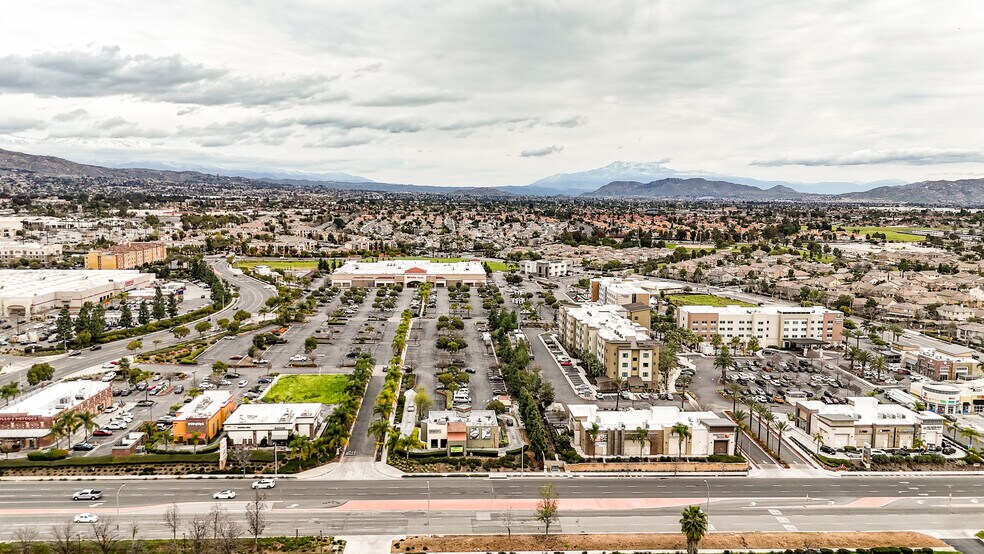 More Photos Of 12930 Day St, Moreno Valley Storefront For Lease