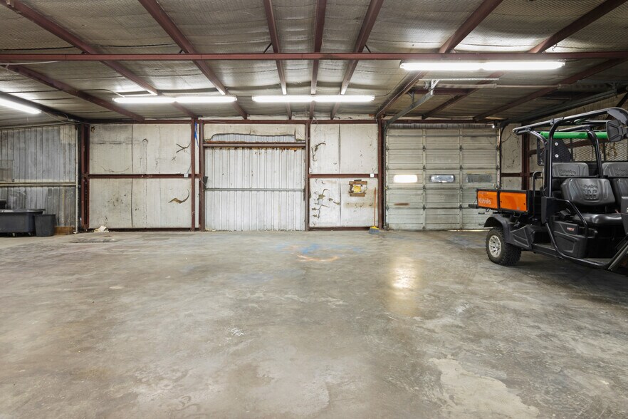 More Photos Of 4737 TX-91, Denison Showroom For Lease