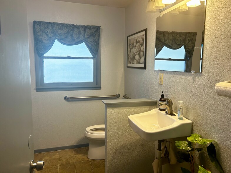 More Photos Of 1618 Williams Dr, Georgetown Office For Lease