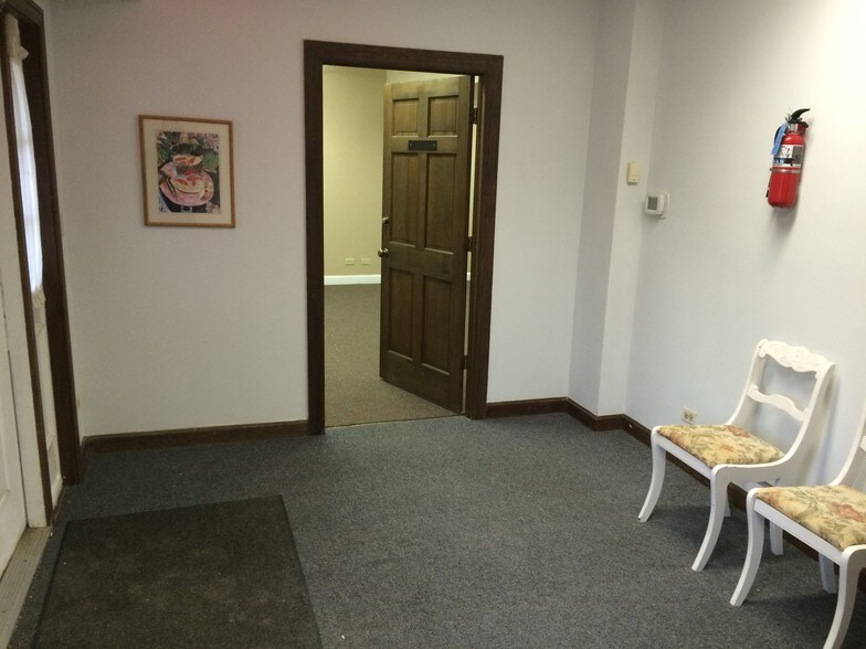 More Photos Of 475 River Bend Rd, Naperville Office For Lease