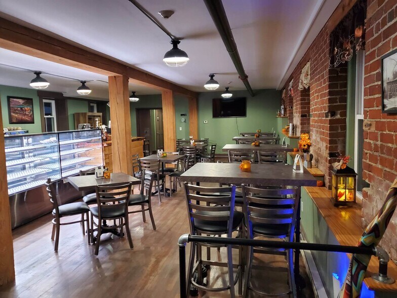 More Photos Of 42 Main St, Antrim Apartments For Lease