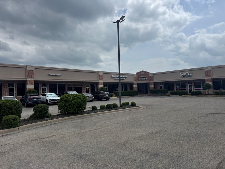 More Photos Of 1005 Marlandwood Rd, Temple Storefront For Sale