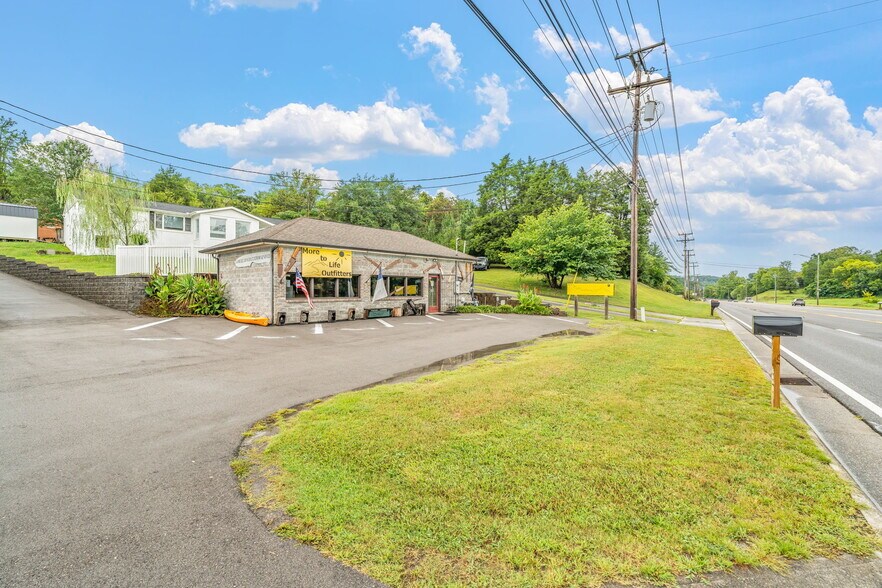 More Photos Of 927 S Charles G Seivers Blvd, Clinton General Retail For Sale