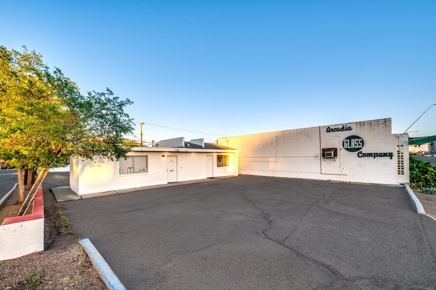 More Photos Of 135 N Country Club Dr, Mesa Office For Lease