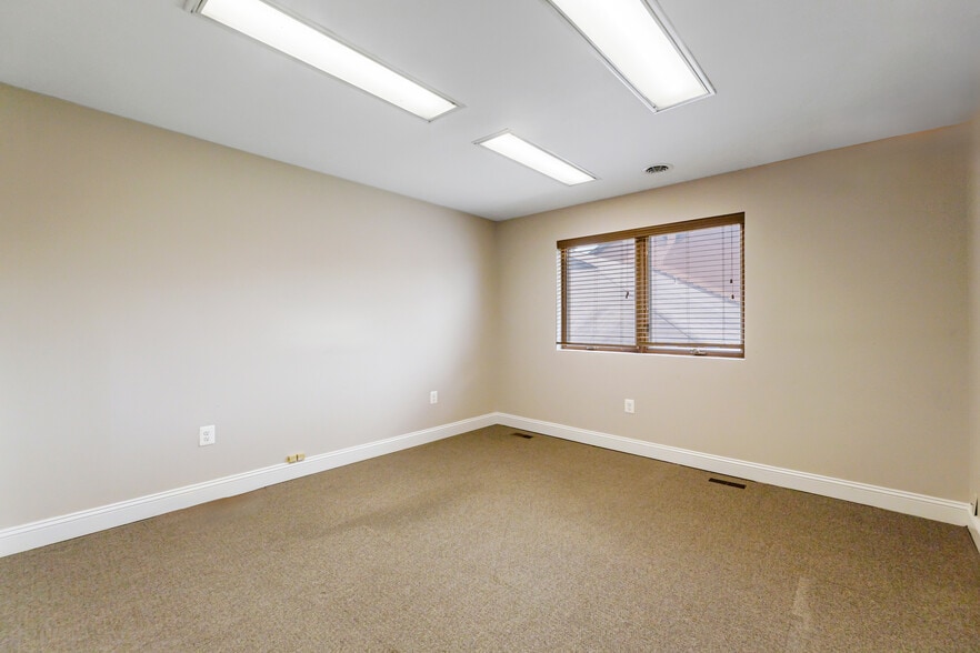 More Photos Of 5885 Allentown Rd, Suitland Office For Lease