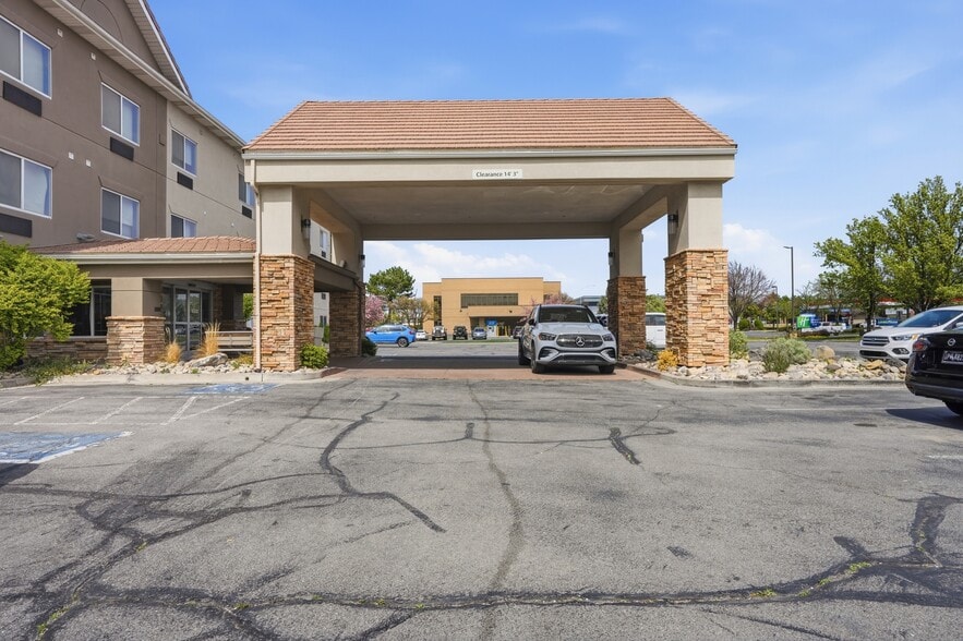 More Photos Of 10680 S Auto Mall Dr, Sandy Hotel For Sale