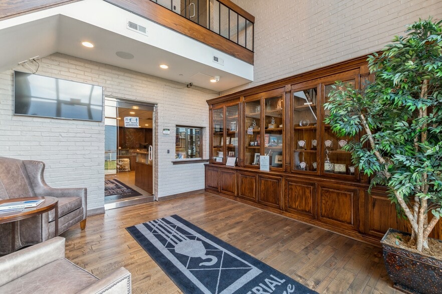 More Photos Of 9735 Industrial Dr, Bridgeview Light Distribution For Sale