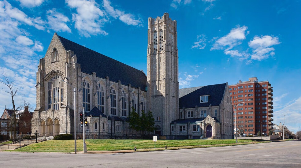 More Photos Of 5300 Delmar Blvd, Saint Louis Specialty For Sale