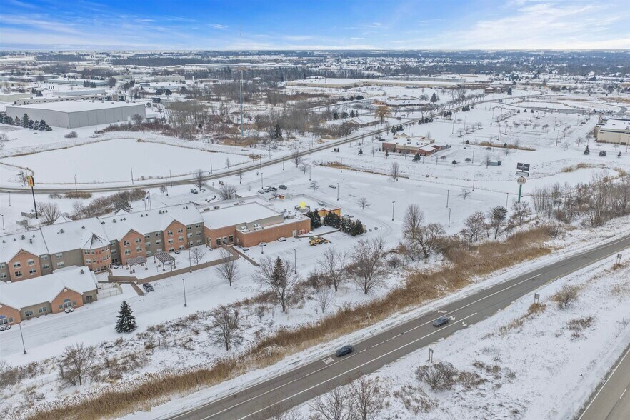 More Photos Of 850 Kepler Dr, Green Bay Restaurant For Sale