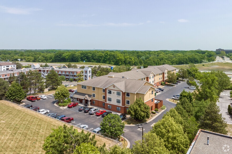 More Photos Of 1180 Doris Rd, Auburn Hills Hotel For Sale