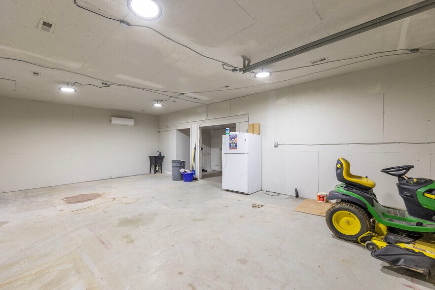 More Photos Of 12 A Cattlemans Ln, Berryville Warehouse For Lease