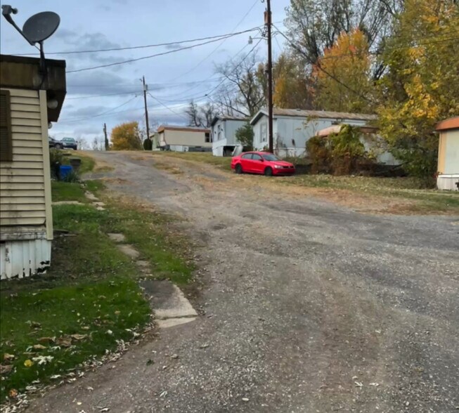 More Photos Of 134 Eugenes Loop, Follansbee Manufactured Housing Mobile Home Park For Sale