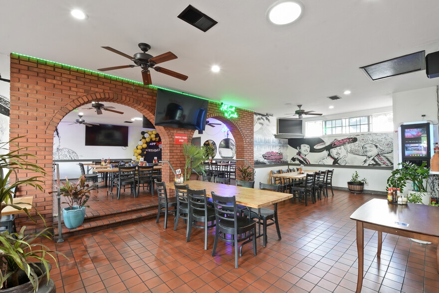 More Photos Of 528 W Chapman Ave, Orange Freestanding For Sale