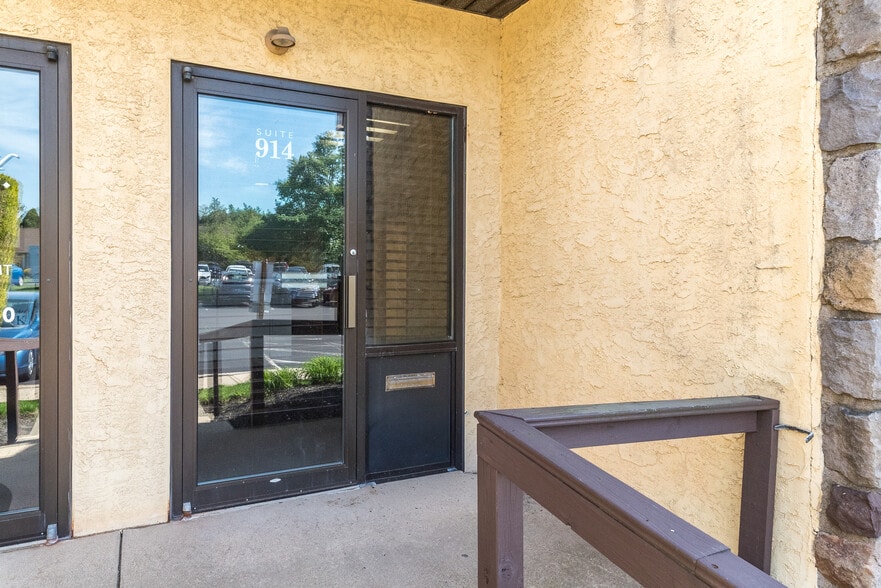 More Photos Of 908-918 Town Center, New Britain Office For Sale