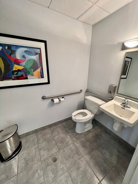 More Photos Of 2600 Gross Point Rd, Evanston Loft Creative Space For Sale