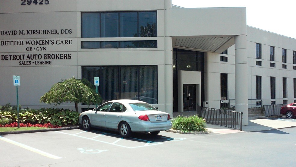 More Photos Of 29355 Northwestern Hwy, Southfield Unknown For Lease