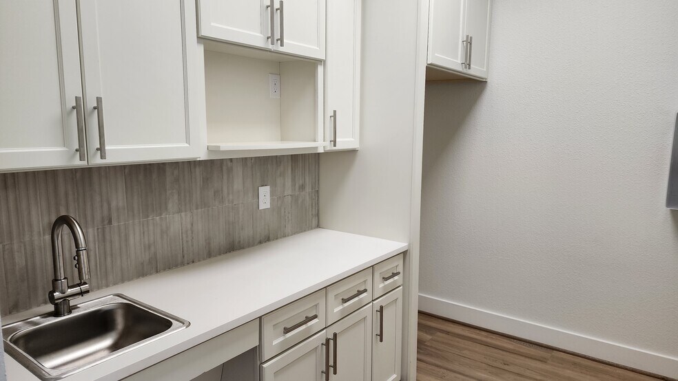 More Photos Of 16702 House Hahl Rd, Cypress Medical For Lease