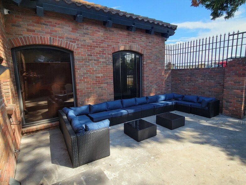 More Photos Of 2323 N Walton Walker Blvd, Dallas Office For Sale