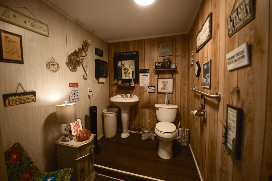 More Photos Of 15745 TX-204, Cushing Specialty For Sale