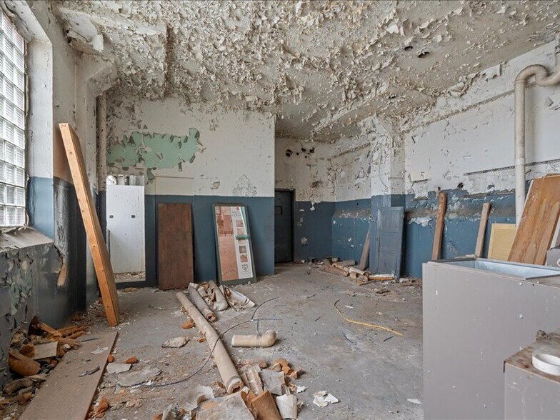 More Photos Of 808-22 Burnet Ave, Syracuse Warehouse For Sale