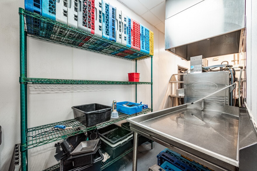 More Photos Of 4757 The Grove Dr, Windermere Storefront Retail Office For Sale