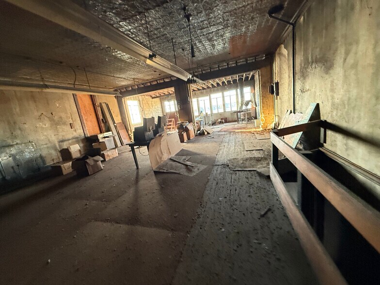 More Photos Of 119 E Main St, Cuero General Retail For Sale