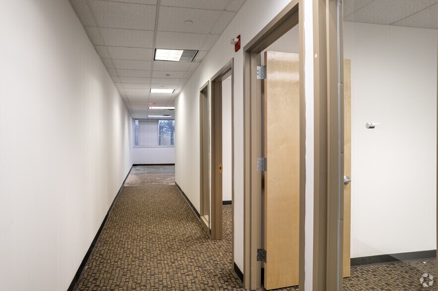 More Photos Of 2950 Express Dr S, Islandia Office For Lease