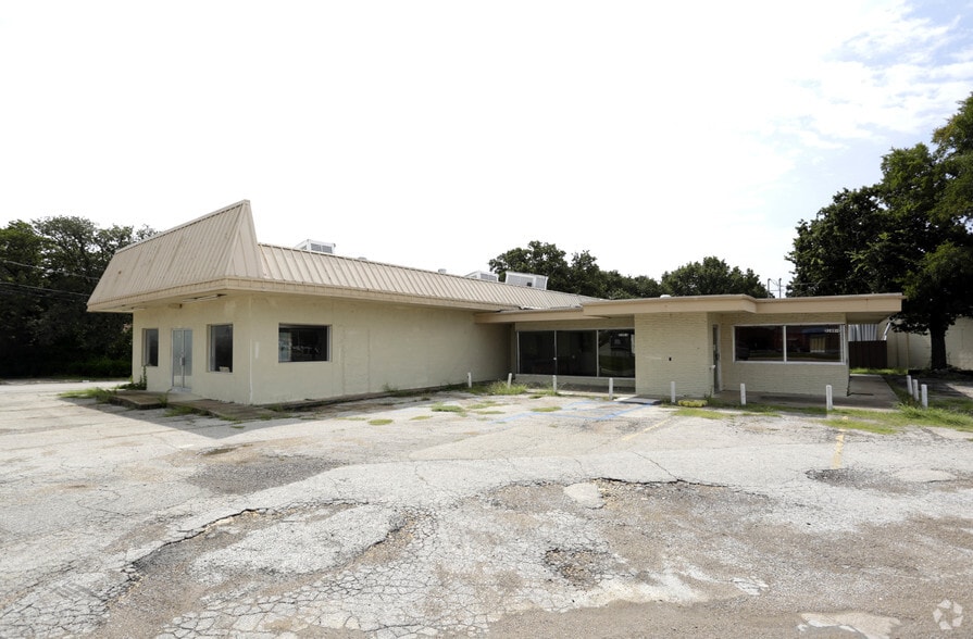 Primary Photo Of 5149 River Oaks Blvd, River Oaks General Retail For Lease