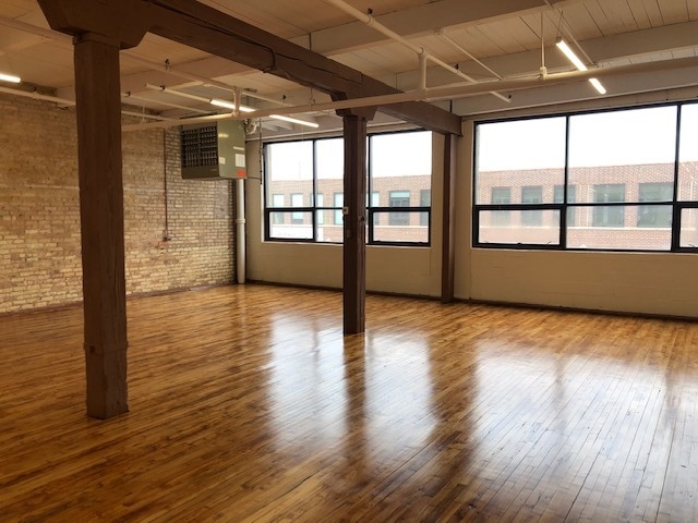 More Photos Of 1631-1639 W Carroll Ave, Chicago Light Distribution For Sale