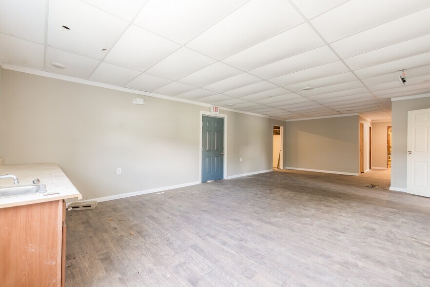 More Photos Of 8456 Newman St, Douglasville Light Manufacturing For Lease
