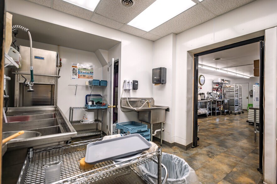More Photos Of 425 S Main St, Choteau Garden Center For Sale