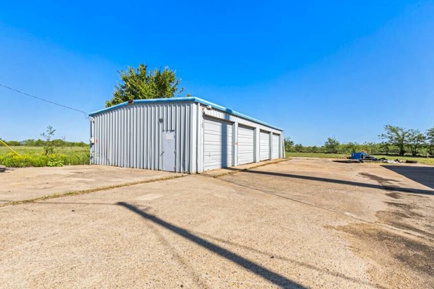 More Photos Of 5878 W US Highway 80, Terrell Showroom For Sale