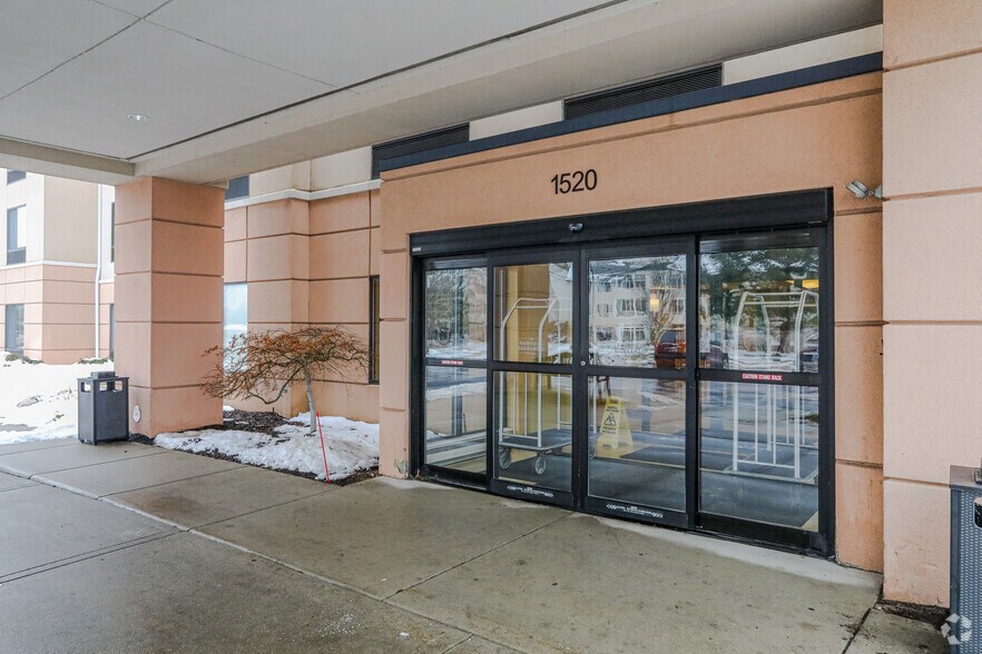 More Photos Of 1520 Mount Garfield Rd, Norton Shores Hotel For Sale