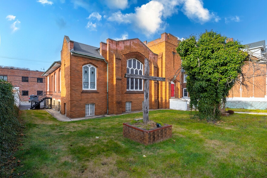 More Photos Of 927 Broadway, Fountain Hill Religious Facility For Sale