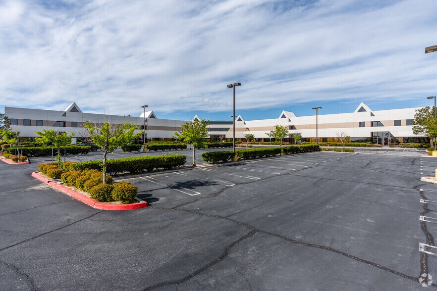 More Photos Of 39959 Sierra Hwy, Palmdale Office For Lease
