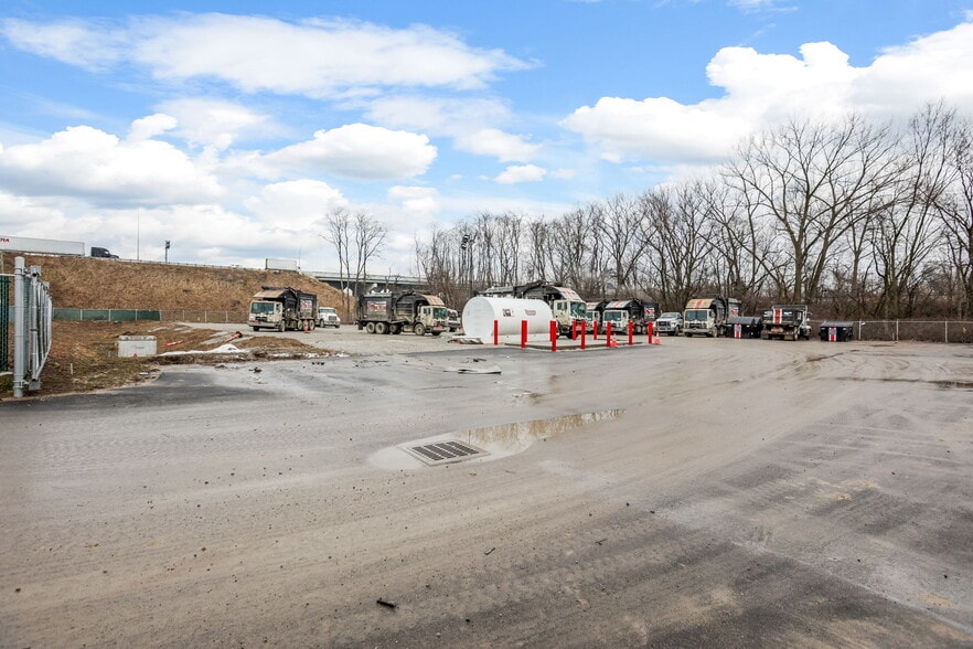 More Photos Of 808 Rhoads Ave, Columbus Warehouse For Lease