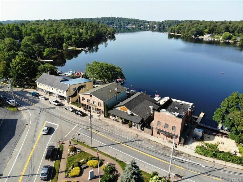 More Photos Of 1 Horseshoe Lake Rd, Kauneonga Lake Restaurant For Sale