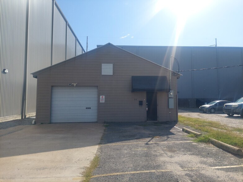 More Photos Of 701 Papworth Ave, Metairie Office For Sale