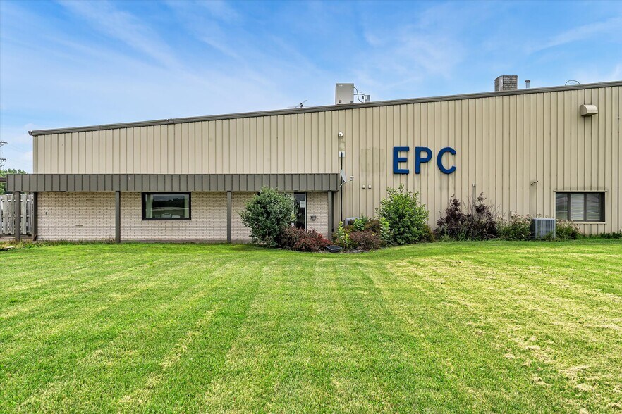 More Photos Of 202 1st St S, Kalona Manufacturing For Sale
